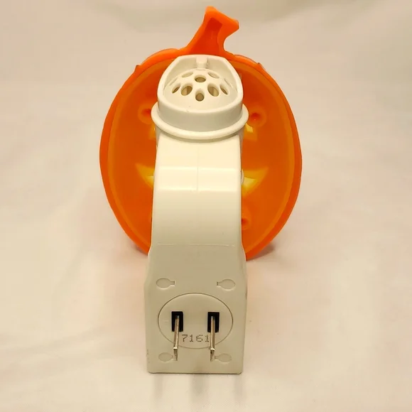 Bath & Body Works Halloween Jack-o-Lantern Wallflower Nightlight Diffuser Tested - Picture 4 of 6